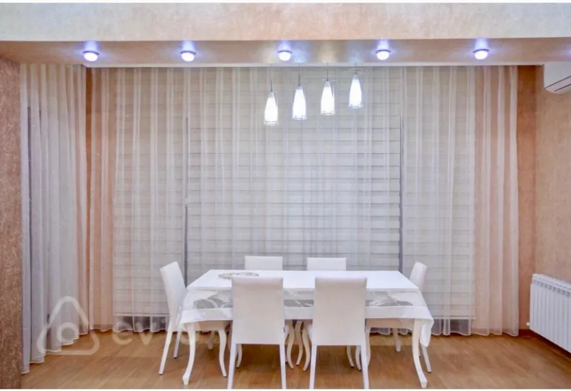 Kirayə verilir 4 otaqlı yeni tikili 185 m²