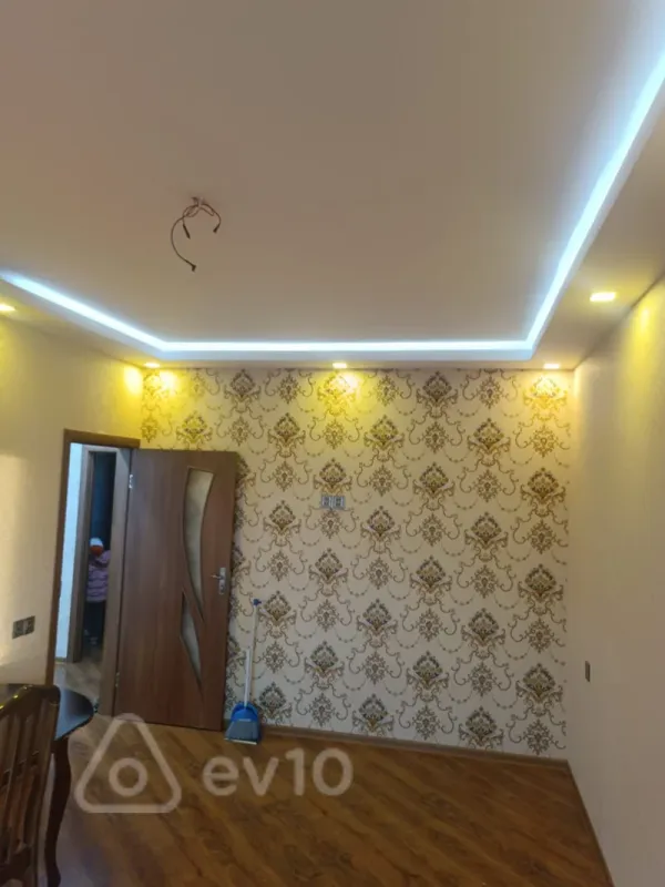 Kirayə verilir 2 otaqlı köhnə tikili 70 m²