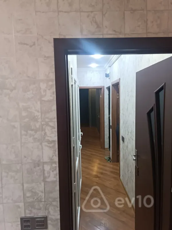 Kirayə verilir 2 otaqlı köhnə tikili 70 m²