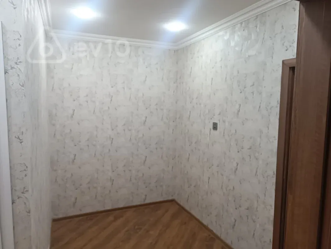 Kirayə verilir 2 otaqlı köhnə tikili 70 m²