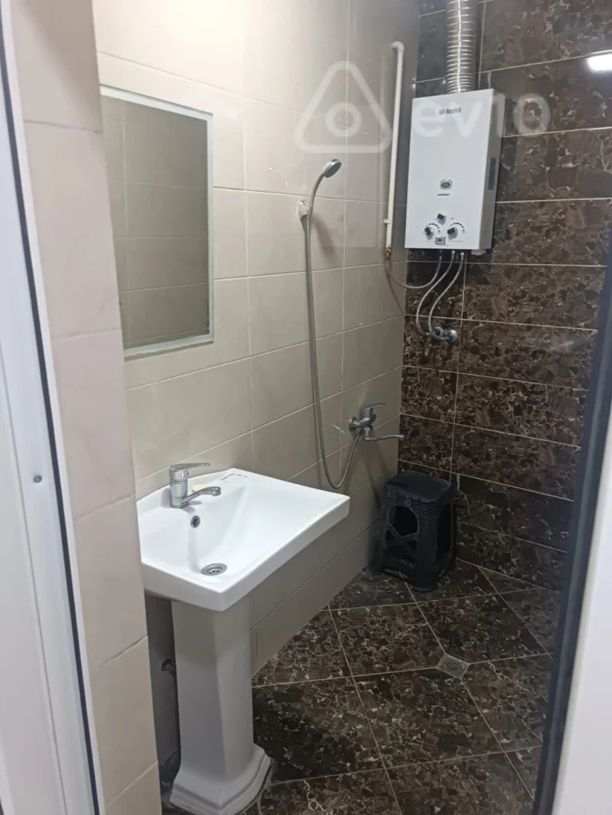 Kirayə verilir 2 otaqlı köhnə tikili 70 m²