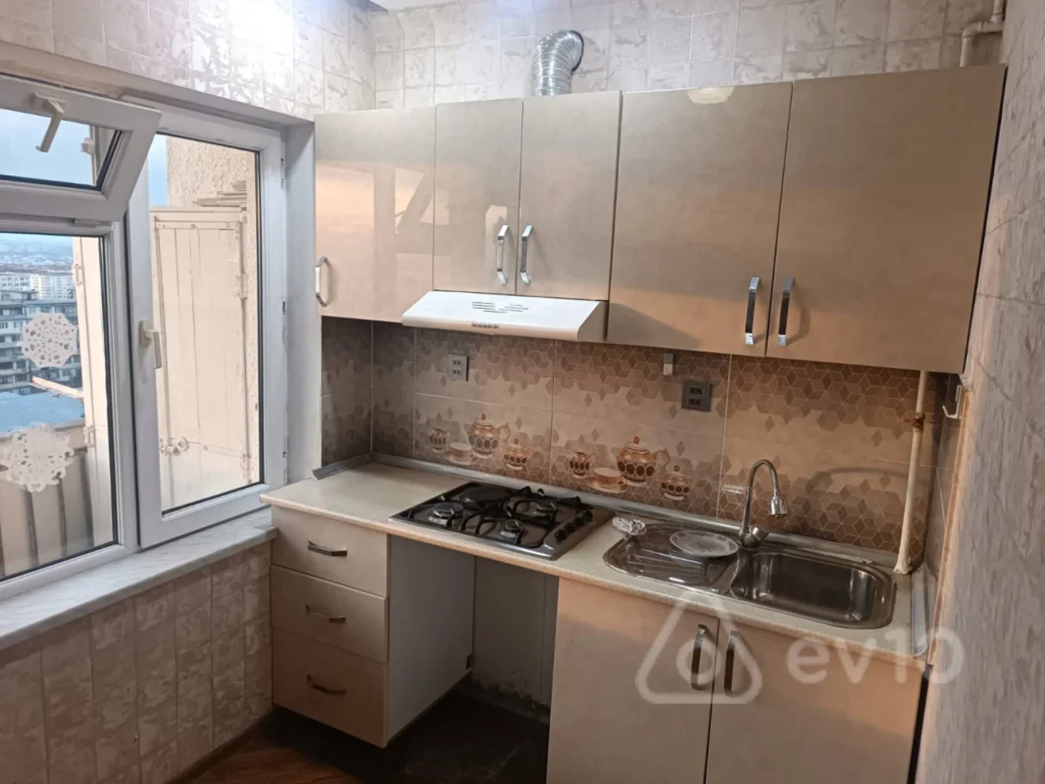 Kirayə verilir 2 otaqlı köhnə tikili 70 m²