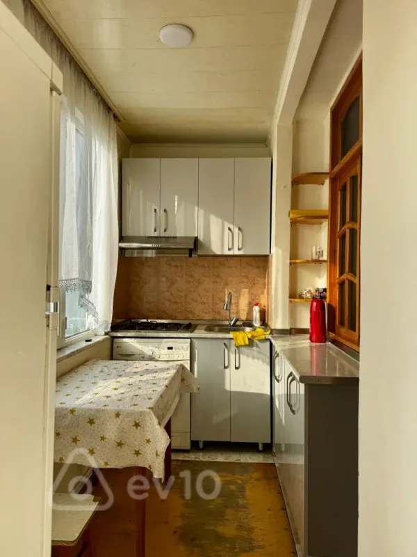 Kirayə verilir 3 otaqlı köhnə tikili 55 m²