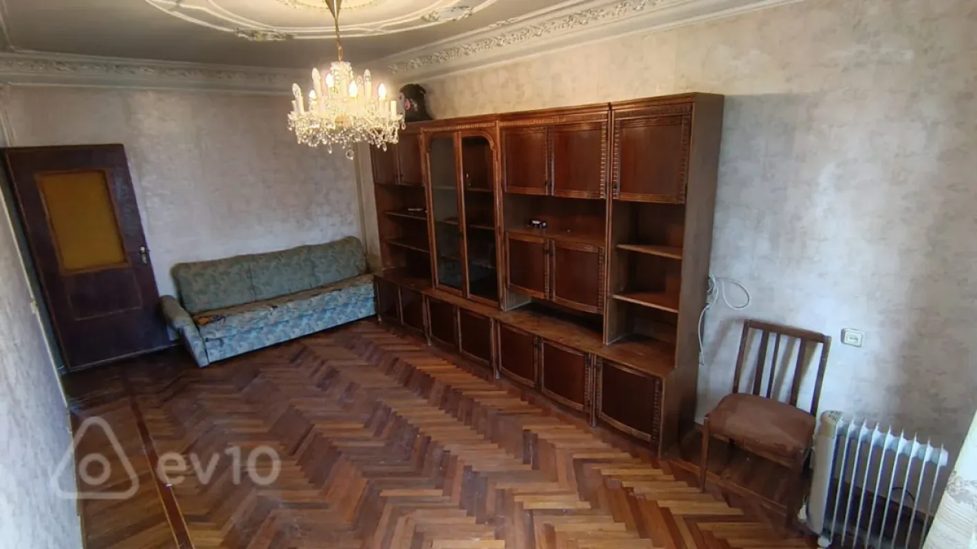 Kirayə verilir 2 otaqlı köhnə tikili 60 m²