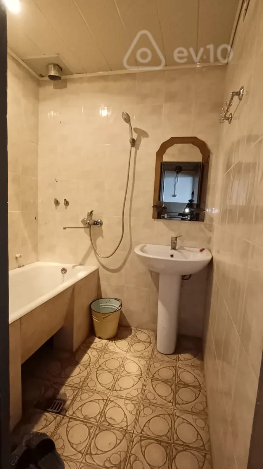 Kirayə verilir 2 otaqlı köhnə tikili 60 m²