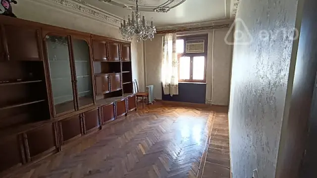 Kirayə verilir 2 otaqlı köhnə tikili 60 m²