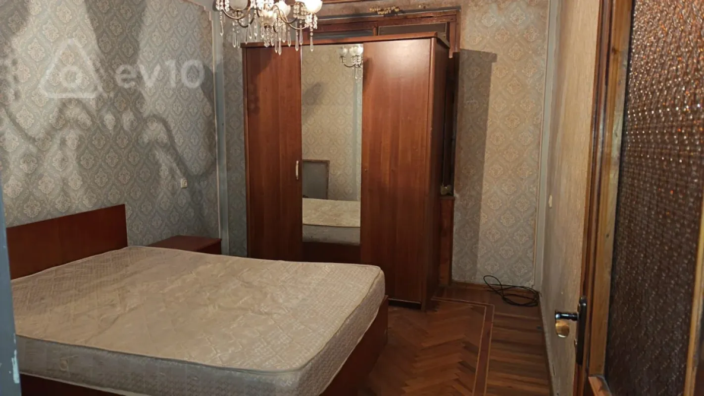 Kirayə verilir 2 otaqlı köhnə tikili 60 m²