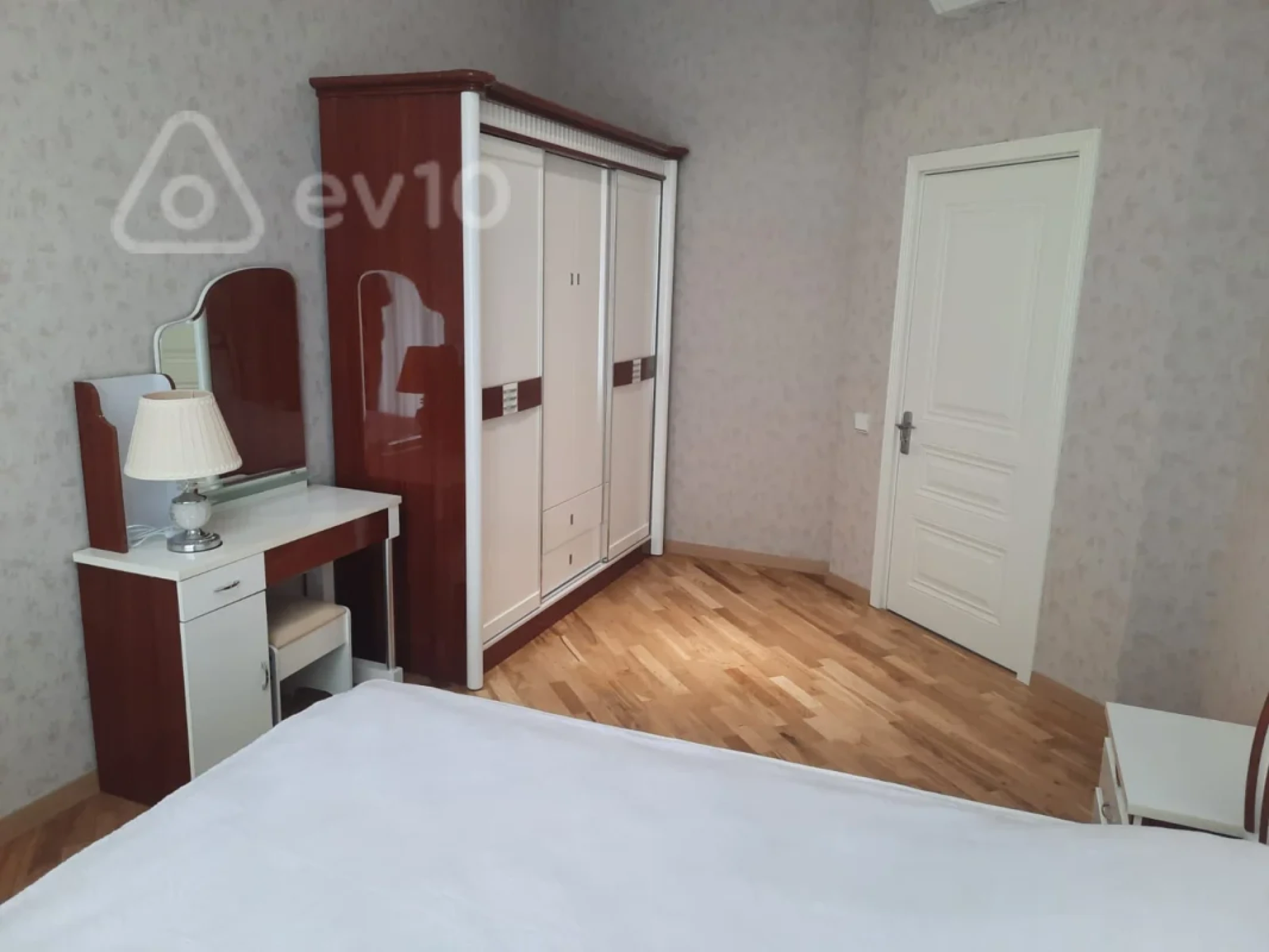 Kirayə verilir 2 otaqlı yeni tikili 63 m²
