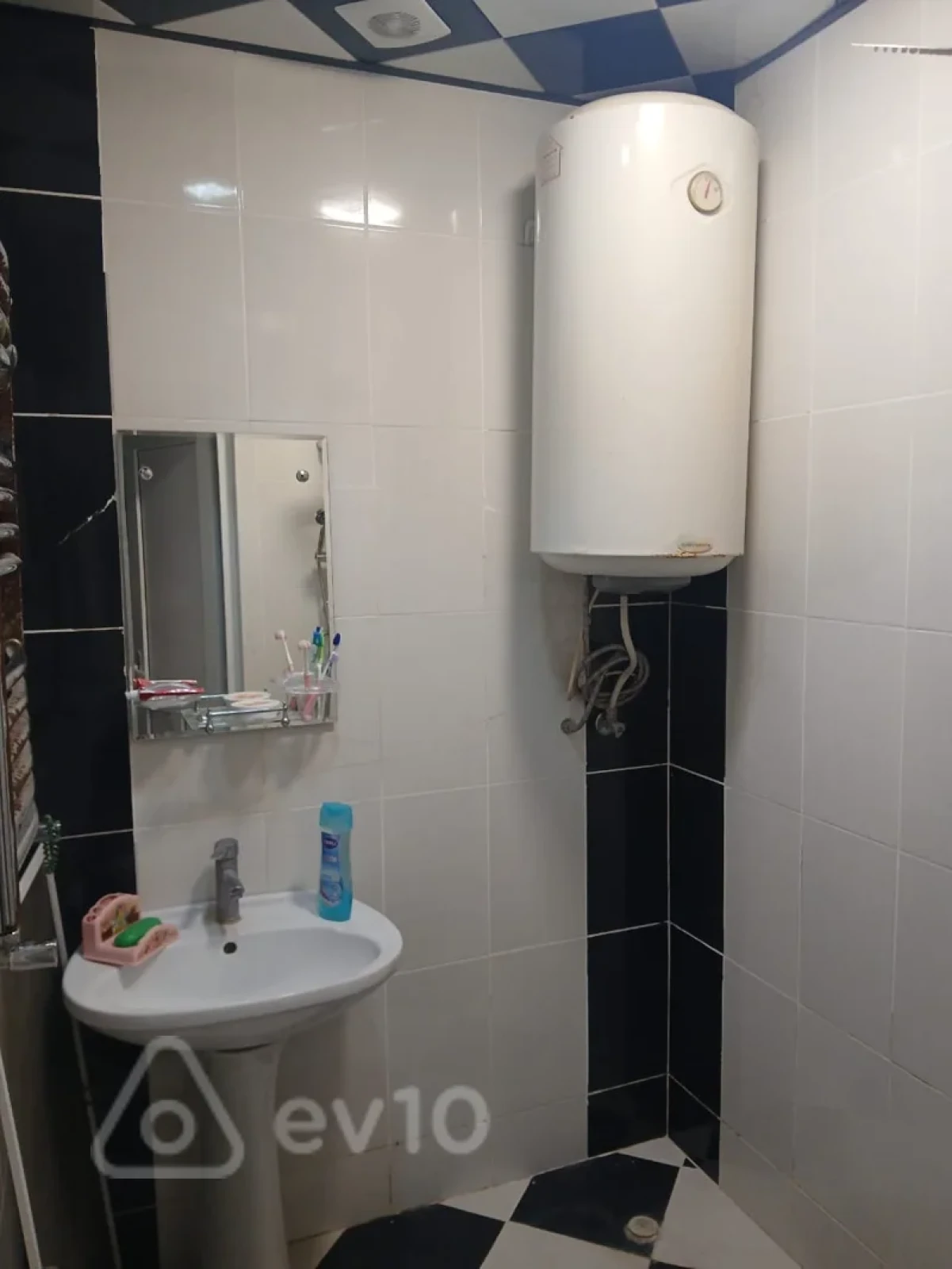 Satılır 3 otaqlı köhnə tikili 50 m²