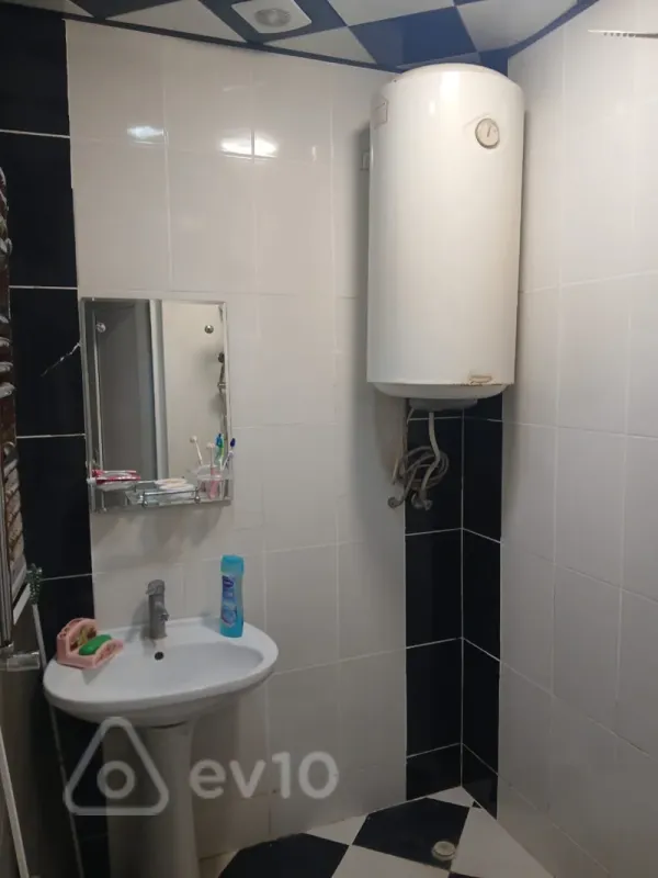 Satılır 3 otaqlı köhnə tikili 50 m²