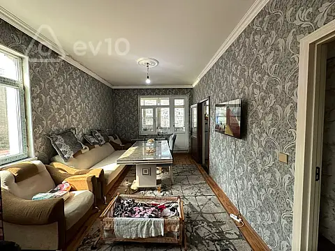 Satılır 2 otaqlı köhnə tikili 50 m²