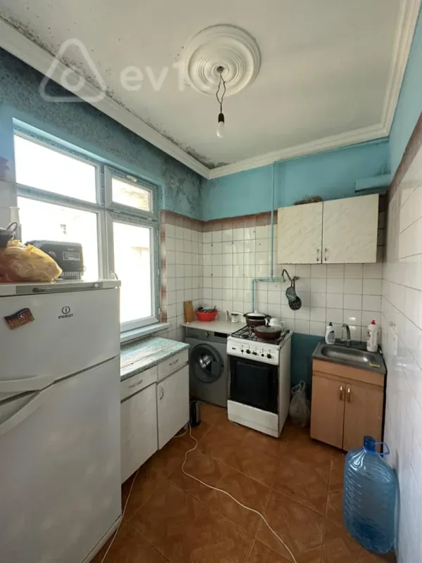 Satılır 2 otaqlı köhnə tikili 50 m²