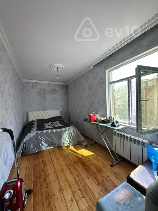 Satılır 2 otaqlı köhnə tikili 50 m²