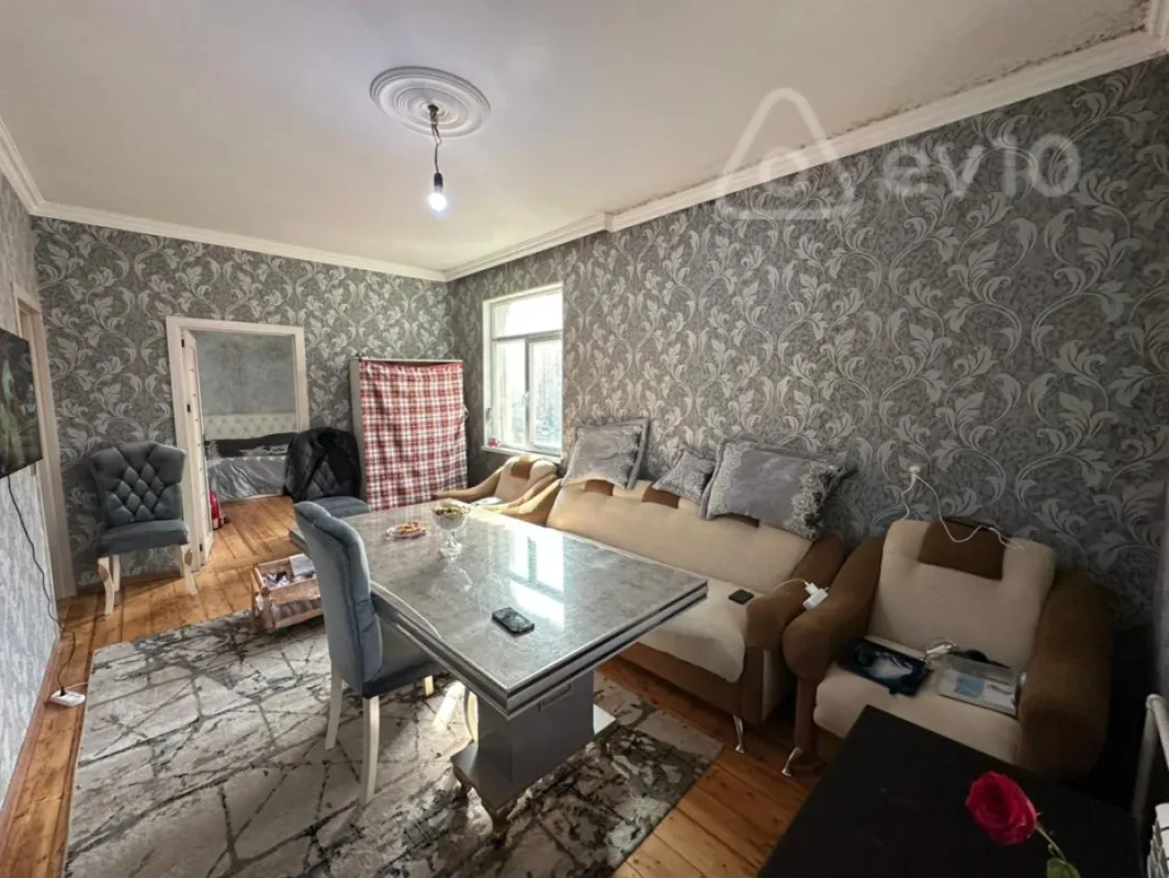 Satılır 2 otaqlı köhnə tikili 50 m²