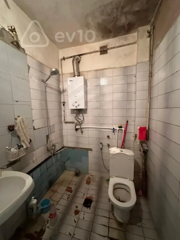Satılır 2 otaqlı köhnə tikili 50 m²