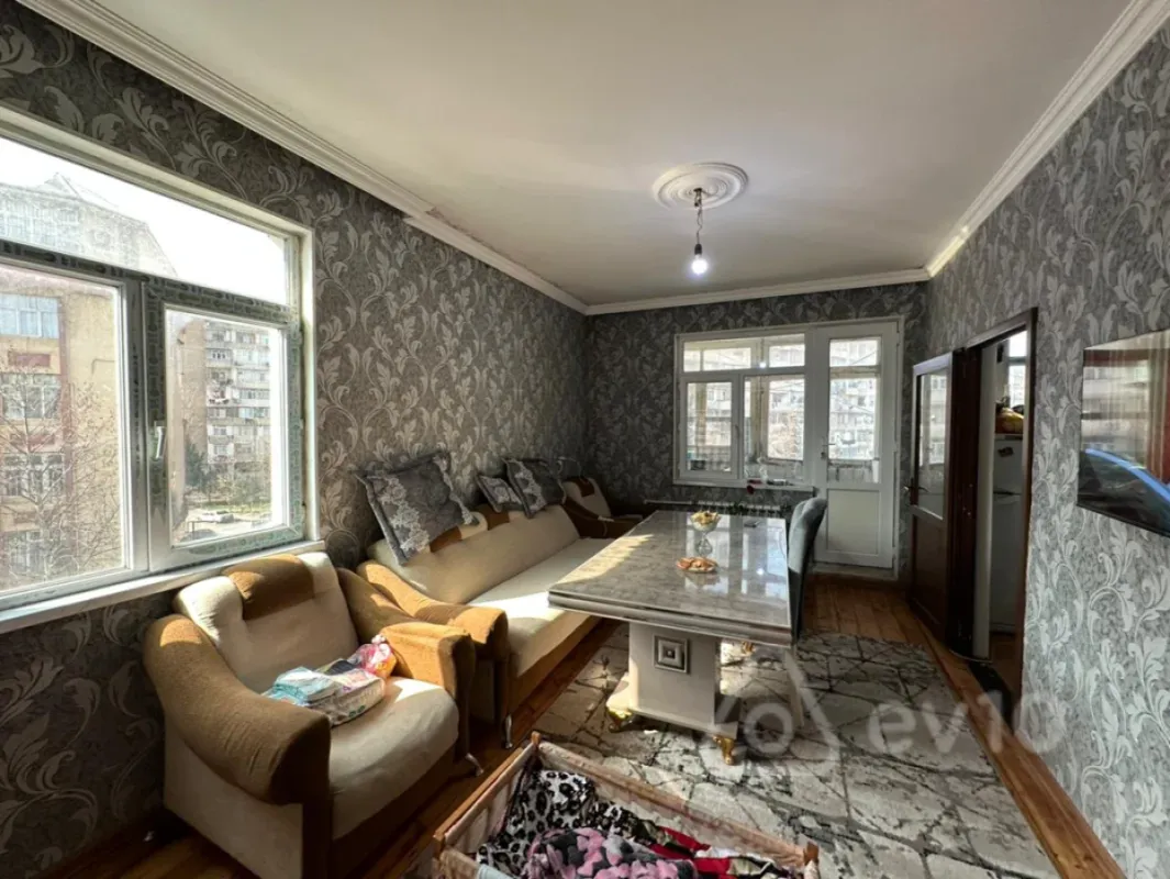 Satılır 2 otaqlı köhnə tikili 50 m²