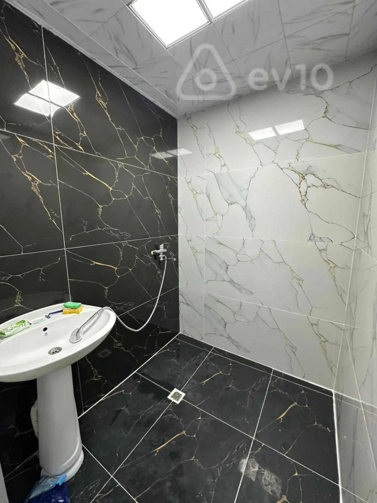 Satılır 3 otaqlı köhnə tikili 50 m²