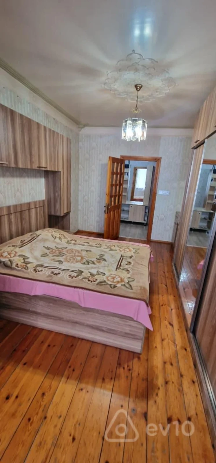 Kirayə verilir 2 otaqlı köhnə tikili 50 m²