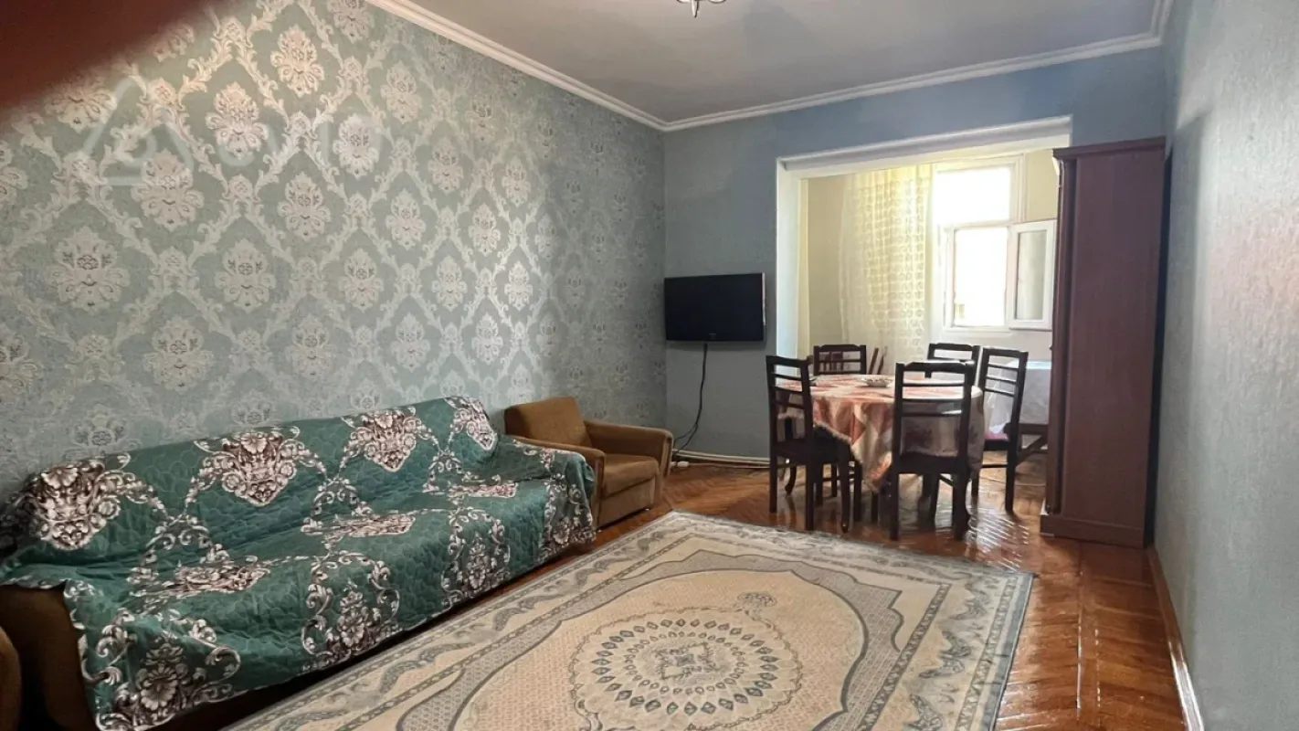 Kirayə verilir 2 otaqlı köhnə tikili 50 m²