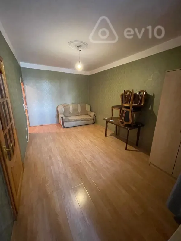 Kirayə verilir 2 otaqlı köhnə tikili 45 m²