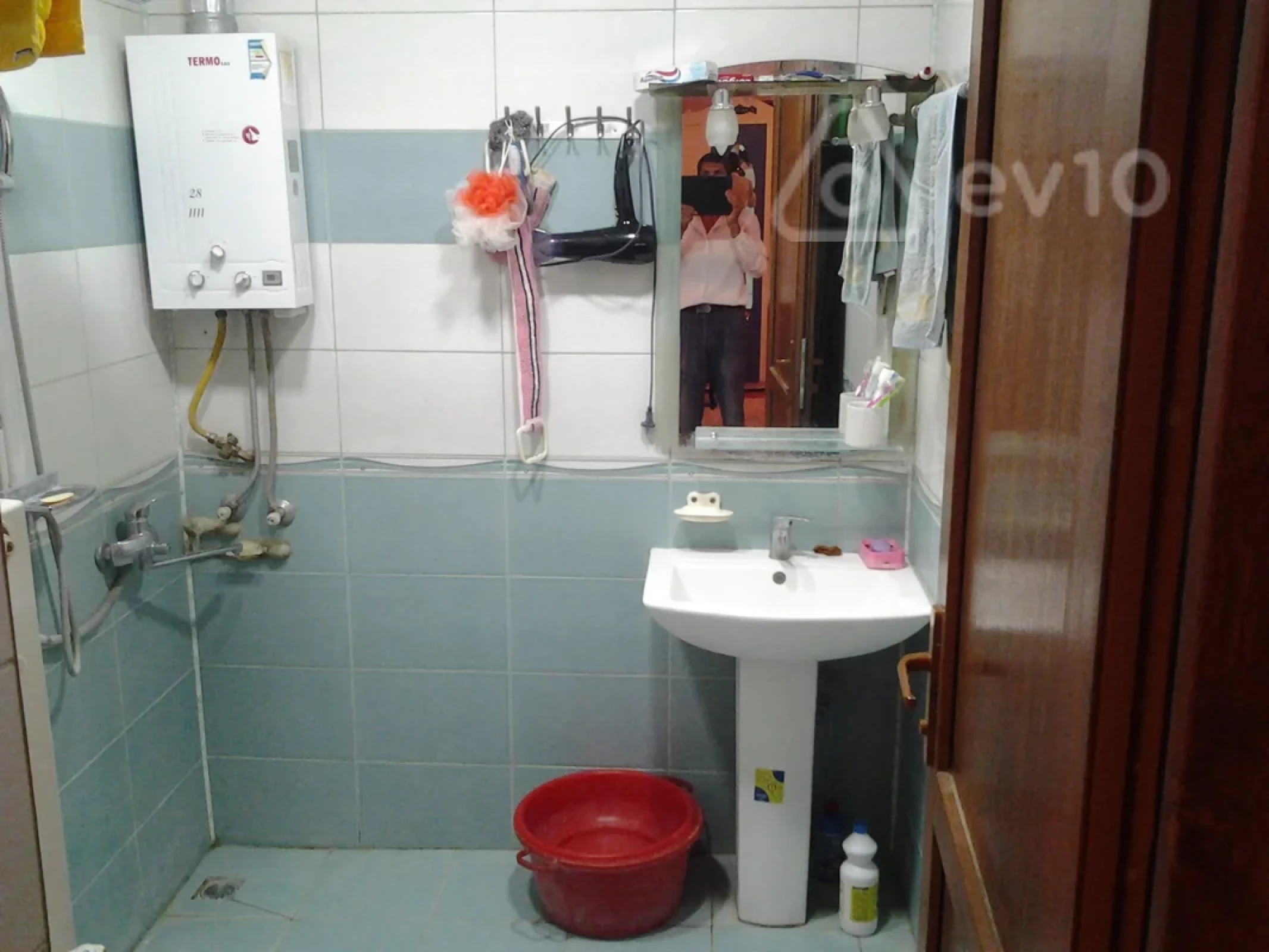 Satılır 6 otaqlı həyət evi 300 m²