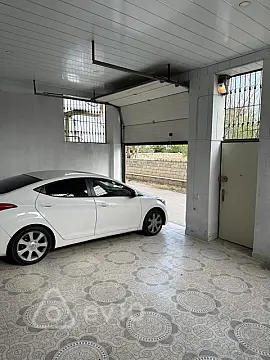 Satılır 6 otaqlı həyət evi 300 m²
