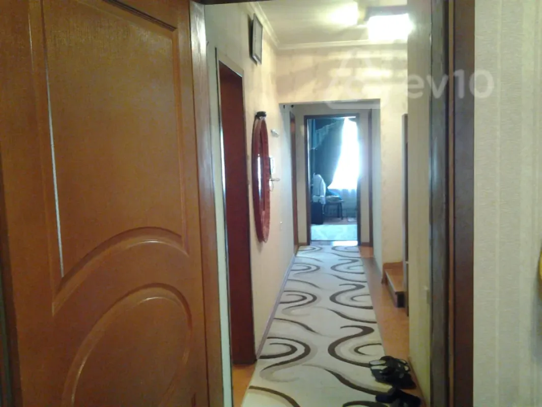 Satılır 6 otaqlı həyət evi 300 m²