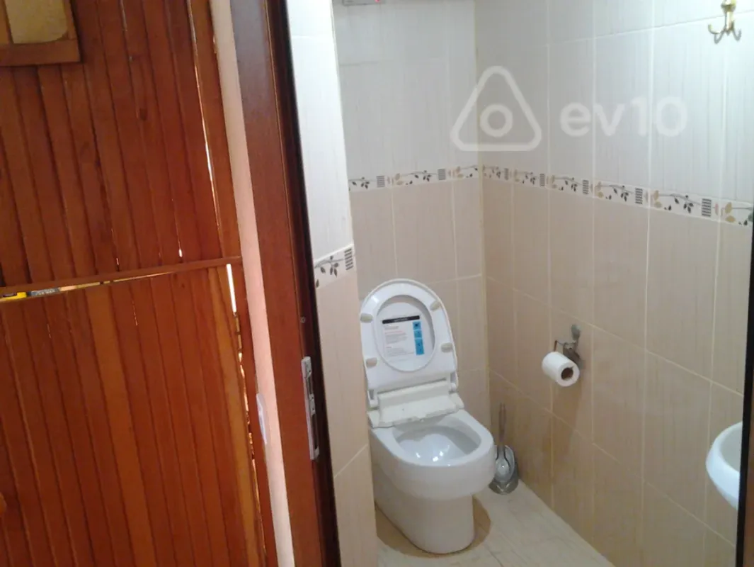 Satılır 6 otaqlı həyət evi 300 m²