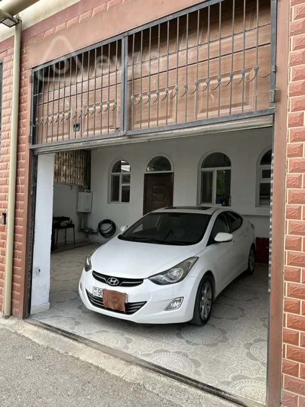 Satılır 6 otaqlı həyət evi 300 m²