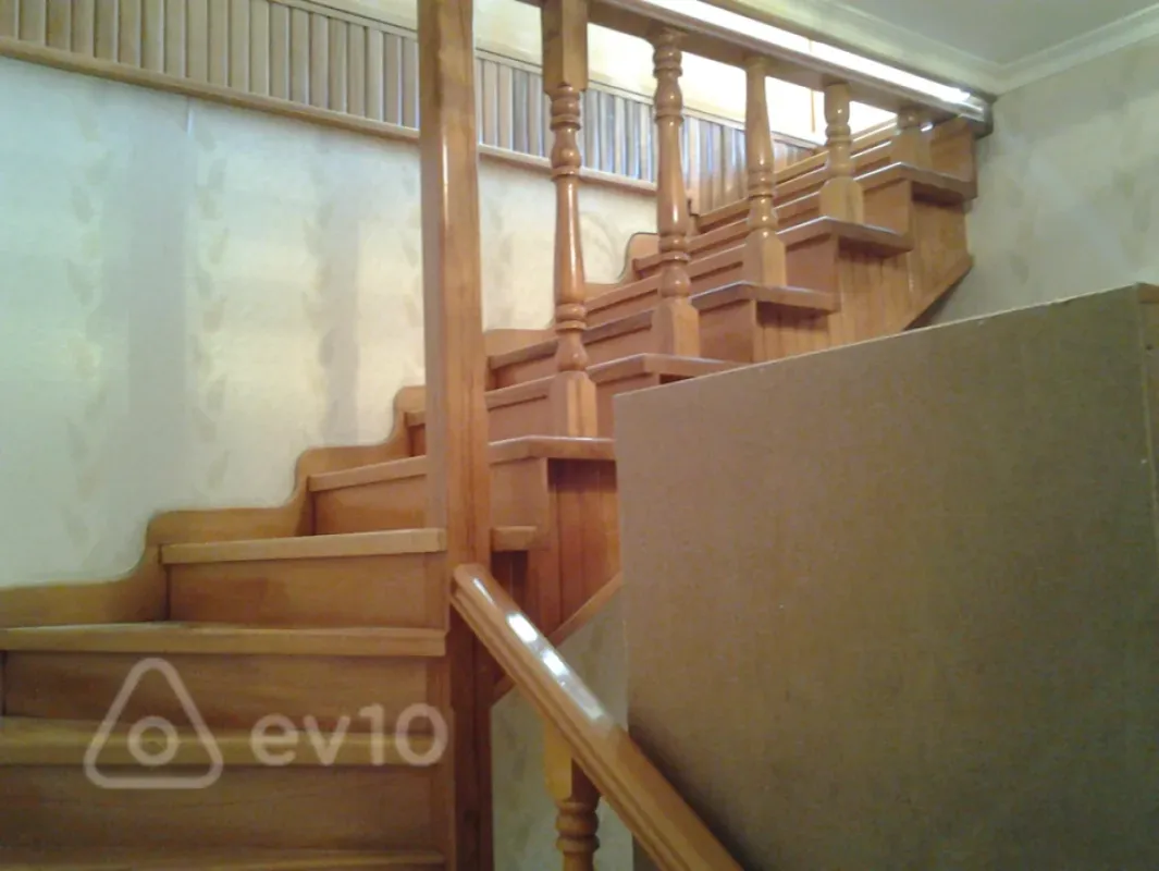 Satılır 6 otaqlı həyət evi 300 m²