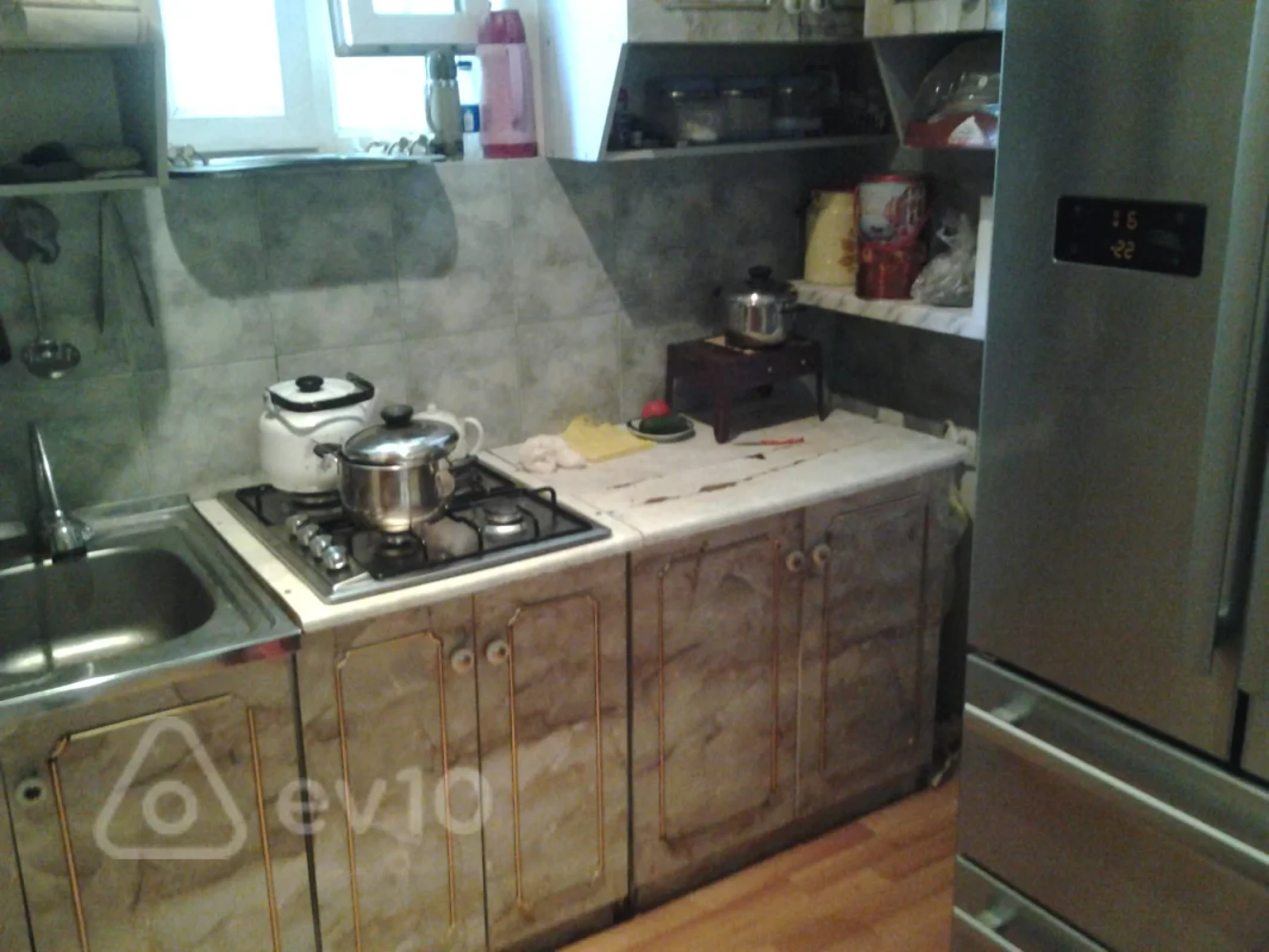 Satılır 6 otaqlı həyət evi 300 m²