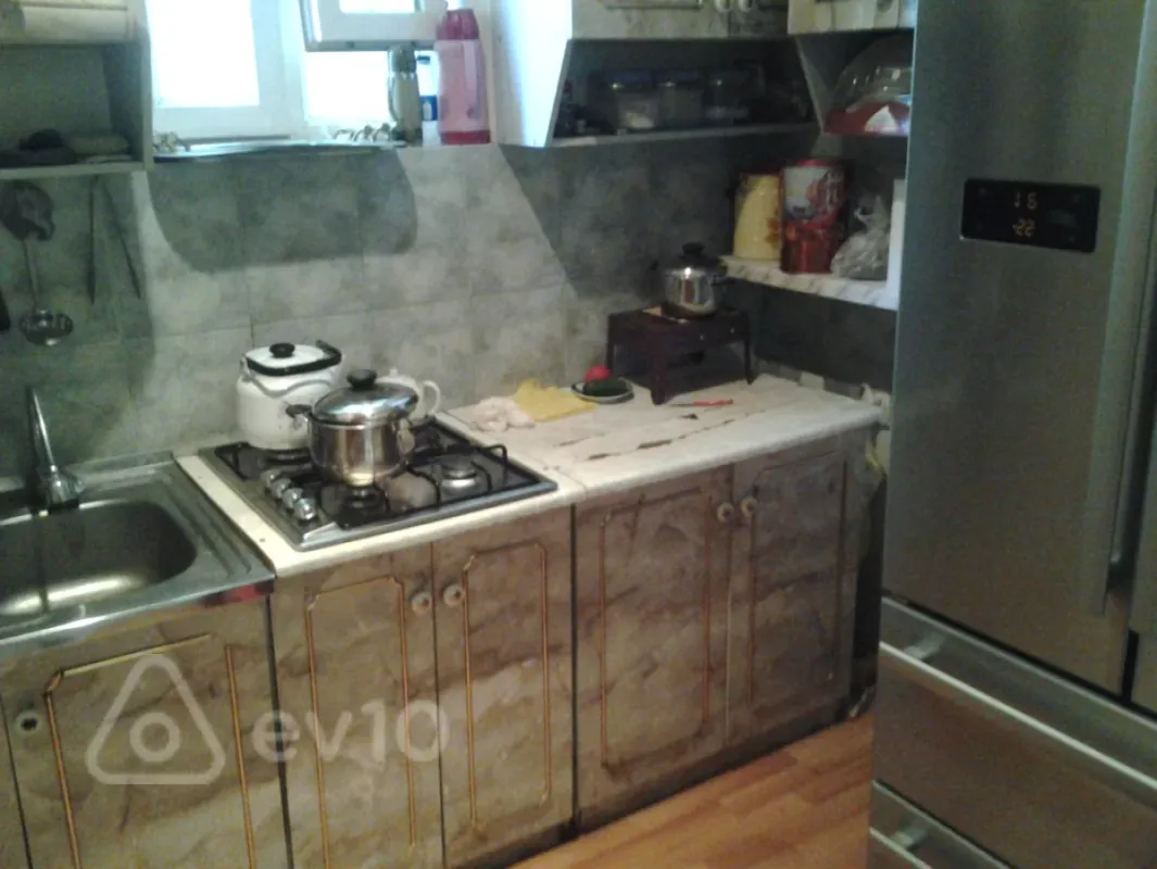 Satılır 6 otaqlı həyət evi 300 m²