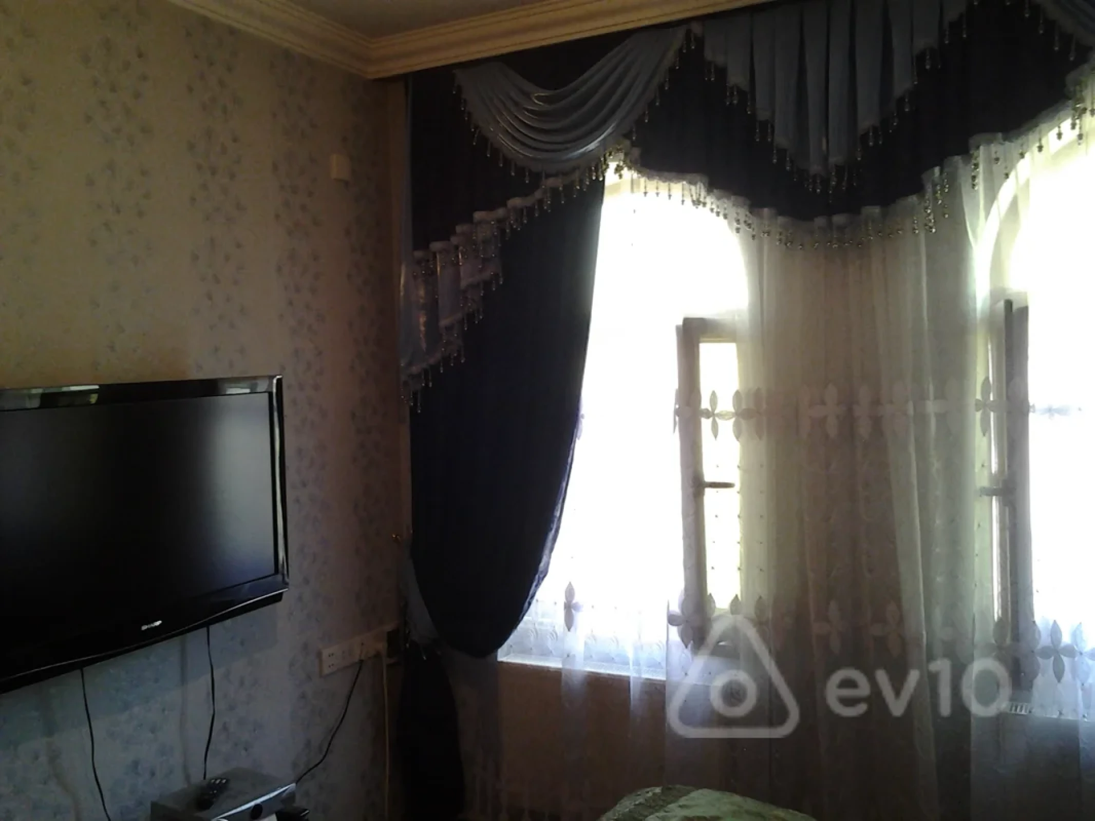 Satılır 6 otaqlı həyət evi 300 m²