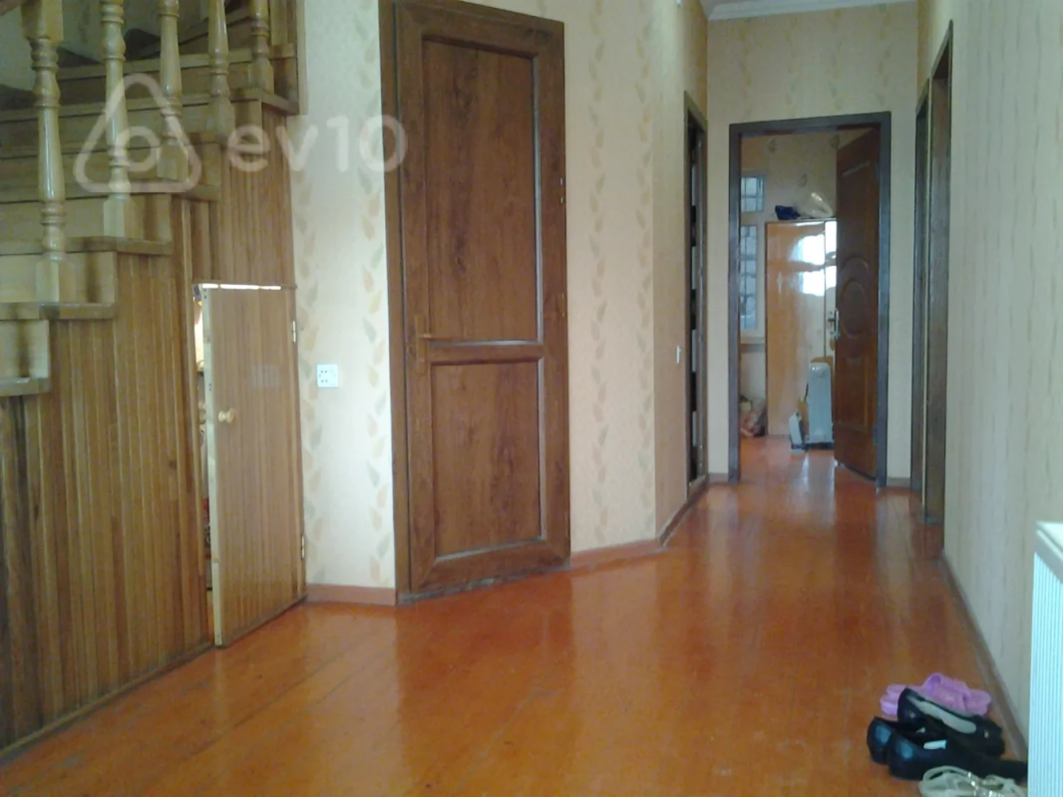 Satılır 6 otaqlı həyət evi 300 m²