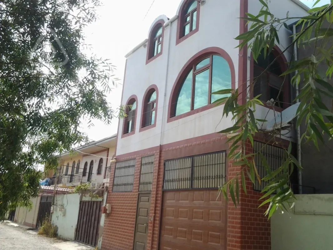 Satılır 6 otaqlı həyət evi 300 m²