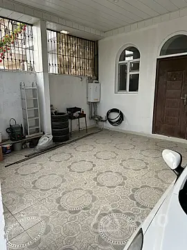 Satılır 6 otaqlı həyət evi 300 m²