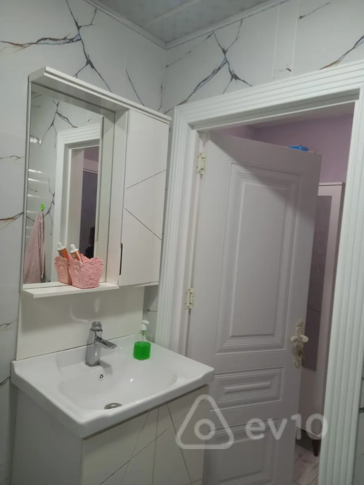 Kirayə verilir 2 otaqlı yeni tikili 65 m²