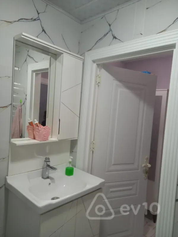 Kirayə verilir 2 otaqlı yeni tikili 65 m²