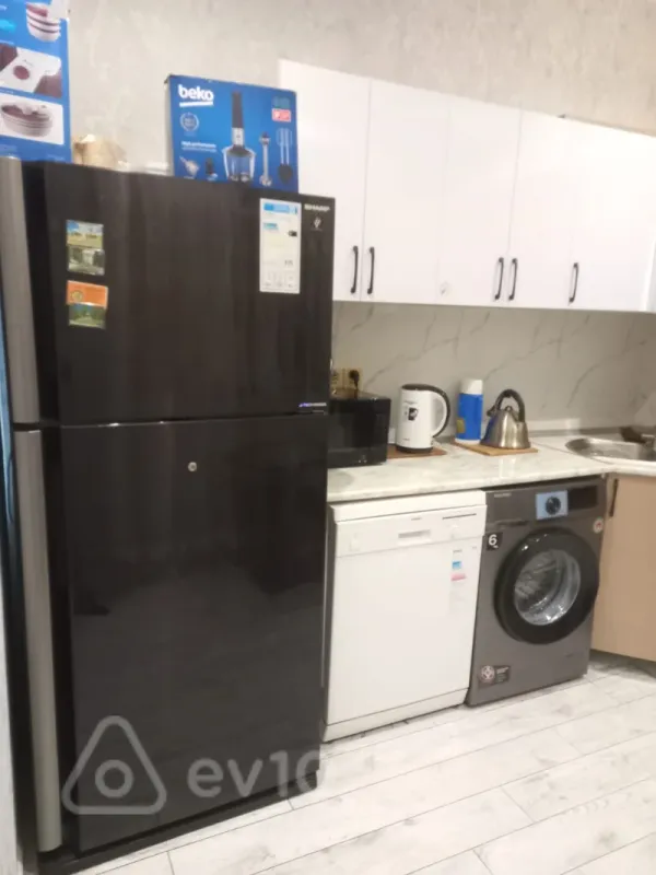 Kirayə verilir 2 otaqlı yeni tikili 65 m²