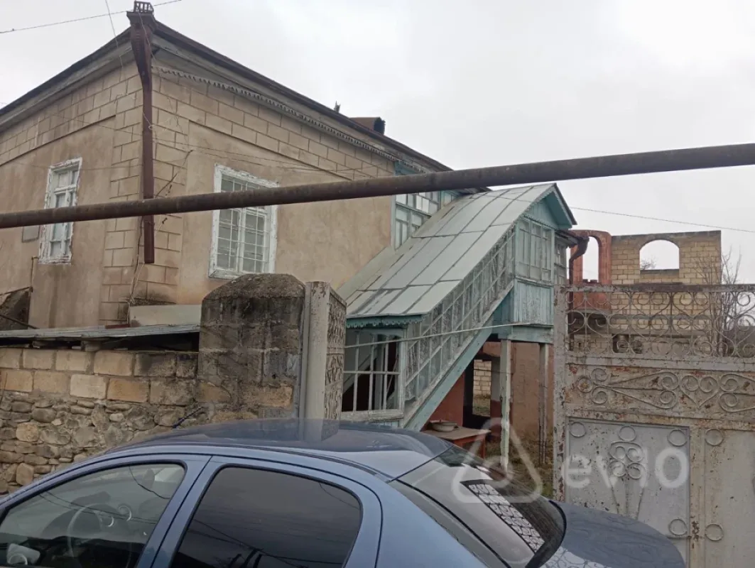 Satılır 5 otaqlı həyət evi 1600 m²