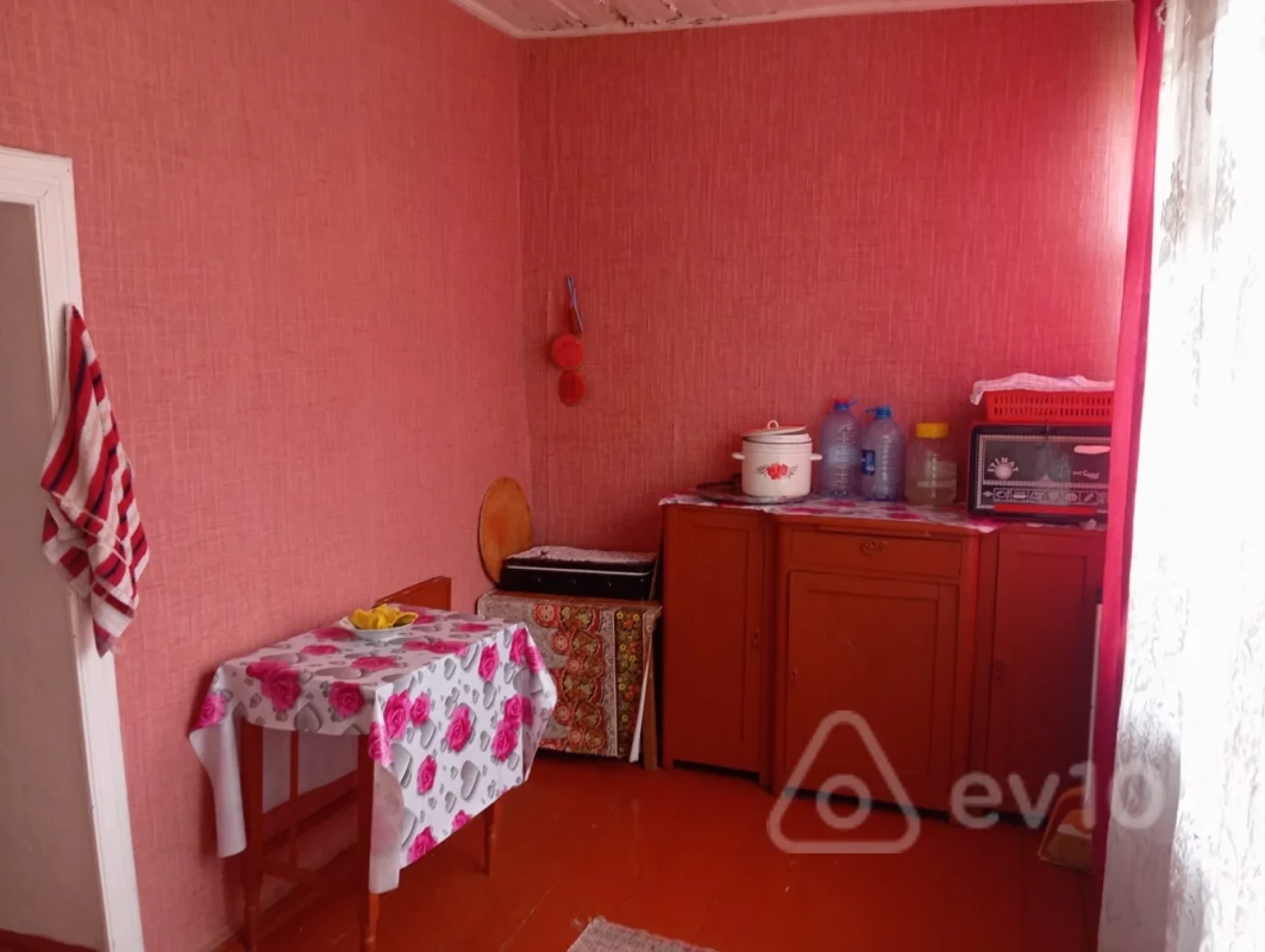 Satılır 5 otaqlı həyət evi 1600 m²
