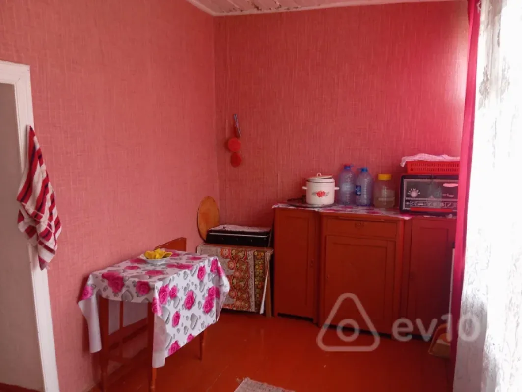 Satılır 5 otaqlı həyət evi 1600 m²
