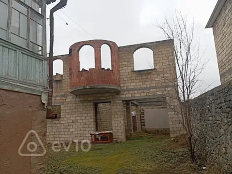 Satılır 5 otaqlı həyət evi 1600 m²