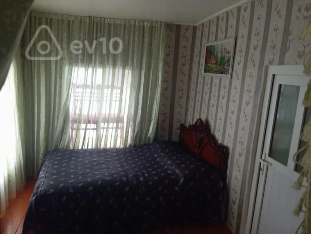 Satılır 5 otaqlı həyət evi 1600 m²