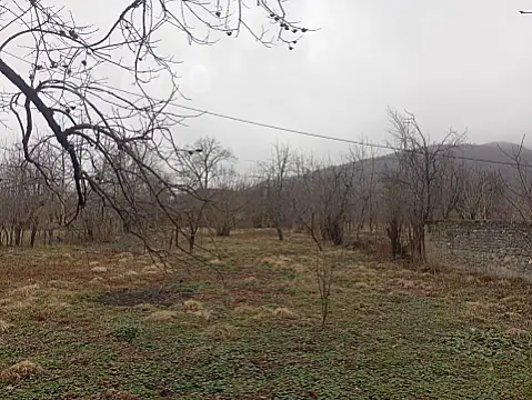 Satılır 5 otaqlı həyət evi 1600 m²