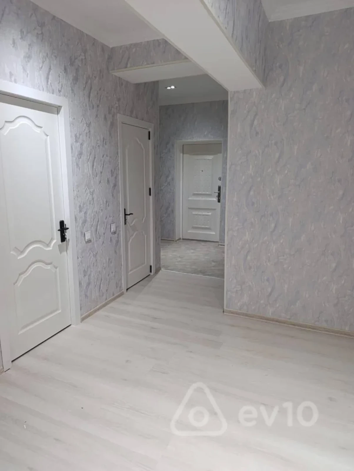 Kirayə verilir 3 otaqlı yeni tikili 95 m²