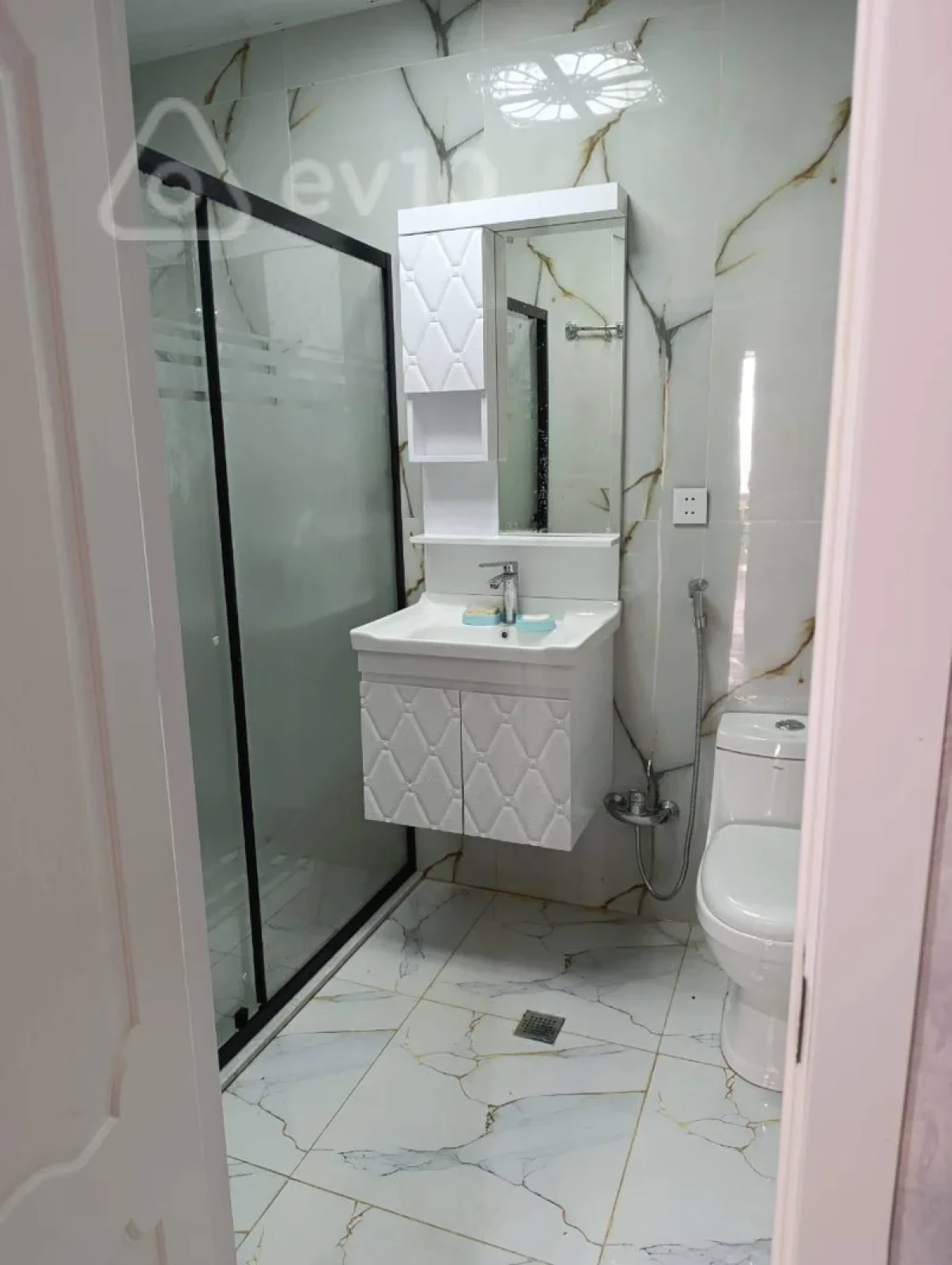 Kirayə verilir 3 otaqlı yeni tikili 95 m²