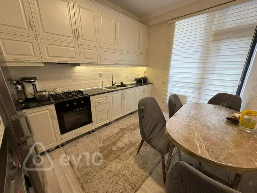 Kirayə verilir 3 otaqlı yeni tikili 115 m²