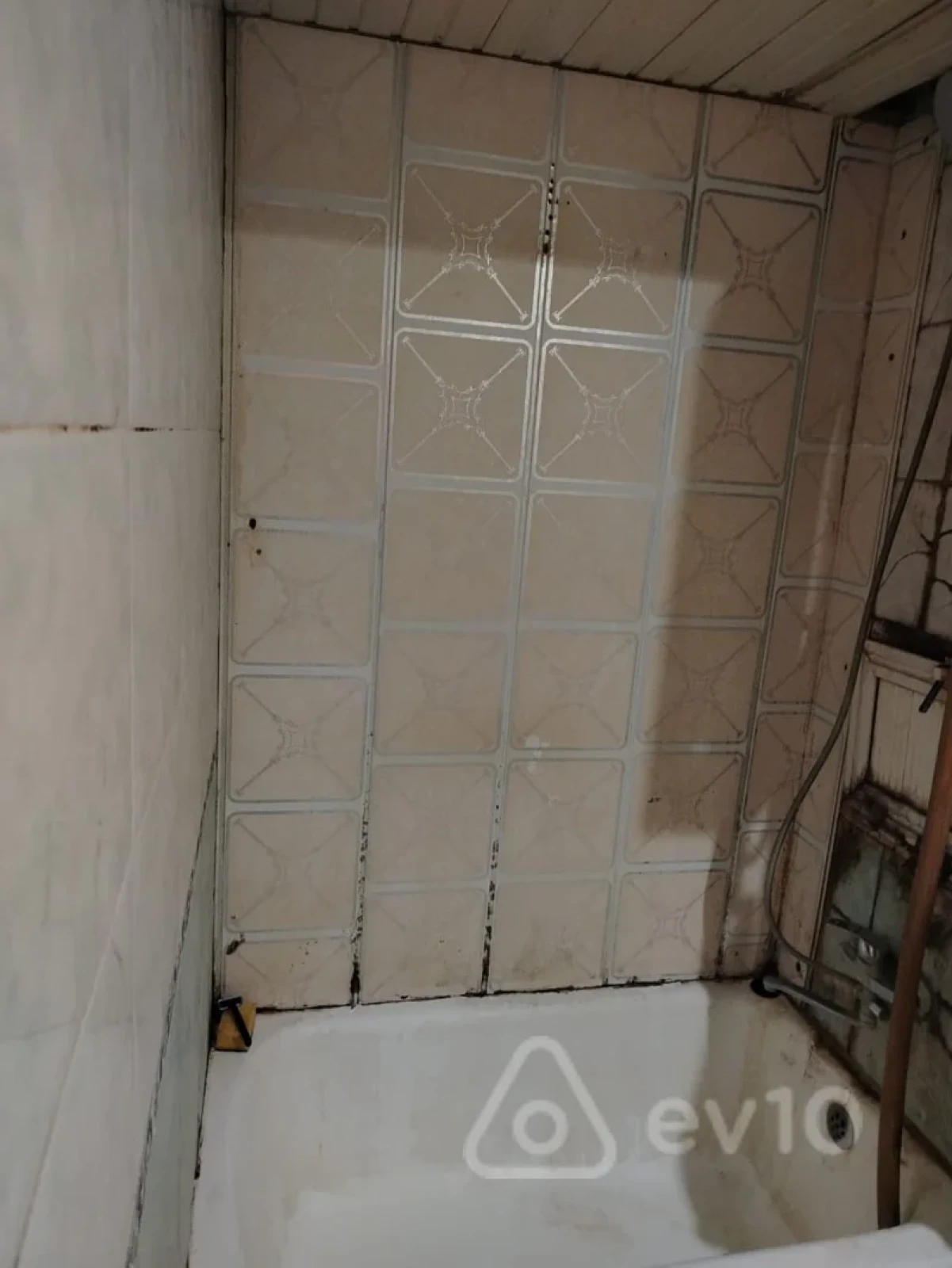 Kirayə verilir 2 otaqlı köhnə tikili 90 m²