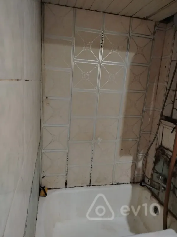 Kirayə verilir 2 otaqlı köhnə tikili 90 m²